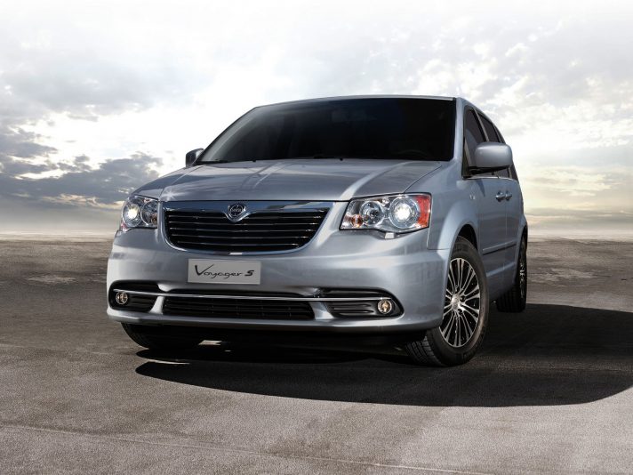 2013 Chrysler Town & Country S