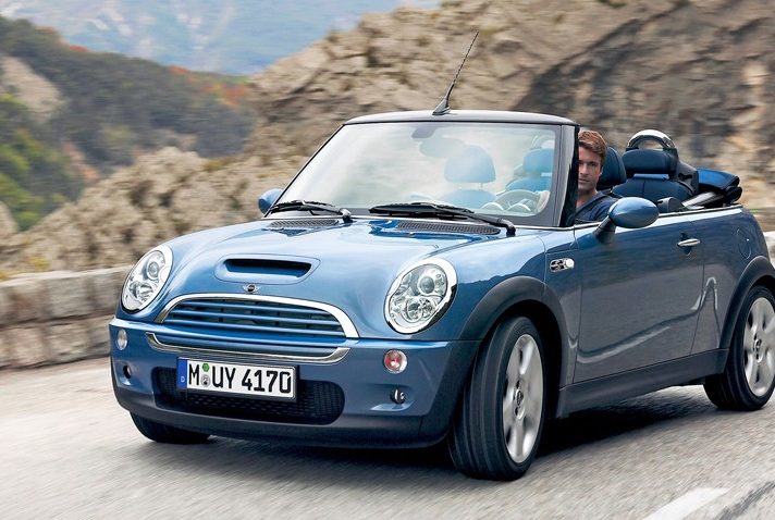 La Mini Cooper S Cabrio del 2004 oggi si trova a circa 11.500 euro